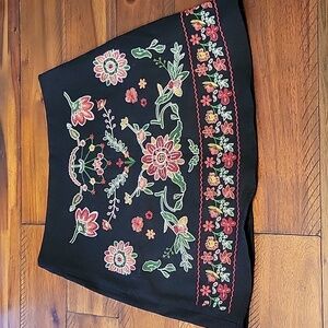 NWOT Mi ami Black Floral Skirt Size Medium